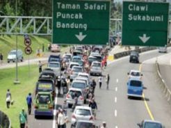 Sore ini, jalur menuju Puncak ditutup