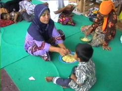 Sungai Samata meluap, warga mengungsi ke masjid