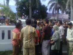 Tangani korupsi desa, Kejari dikepung warga