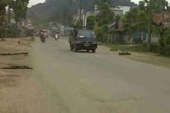 Warga blokir Jalan Nasional di Tapteng