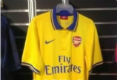 Ini lho jersey tandang Arsenal musim depan