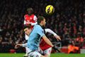 City unggul sementara atas 10 orang pemain Arsenal