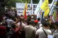 Ratusan simpatisan parpol penuhi Kantor KPU