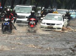 Banjir, Kadis PU cuma bisa minta uang!