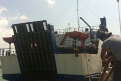 KMP BRR berlabuh darurat, penumpang panik