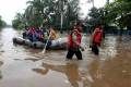 Tidak ada tim rescue, balita & lansia Pekojan dikepung banjir