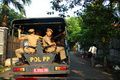 Satpol PP bongkar puluhan bangli di Kali Prancis