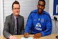 Distin perpanjang kontrak di Everton