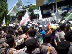 Buruh inginkan bos pabrik...