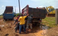 Warga 70 RT ancam bakar truk galian