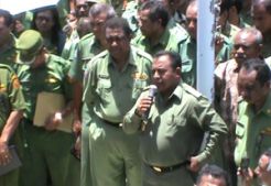 Bupati ajak ratusan PNS demo DPRD