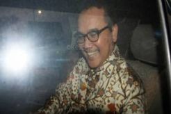 Rusli Zainal dianggap sebagai pemberi & penerima suap