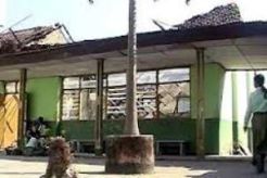 Ruang kelas SDN Pondok Bambu nyaris ambruk