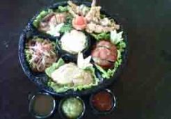 Lezatnya salad Imlek Kudus