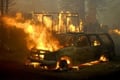 Gagal tangkap pencuri ternak, warga bakar mobil