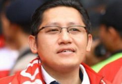 Tak lagi biru, Anas memang suka merah