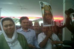 Keluarga Gus Dur tiba di rumah Anas