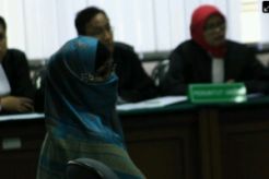 In Absentia, vonis Neneng diumumkan di kantor- kantor pengadilan