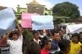 Di gusur, warga Srikandi geruduk Balai Kota