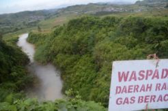 Berbahaya, pengukuran gas Kawah Timbang mundur 700 meter