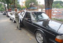Satpol PP razia penjual mobil bekas di jalan raya