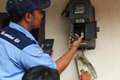 Dikibulin oknum petugas PLN, ratusan warga protes