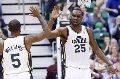 Bekuk Blazer, Jazz jaga jarak dari Lakers
