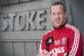 Crystal Palace incar gelandang Stoke City