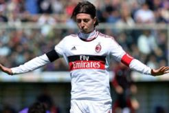 Milan tertahan di Artemio Franchi