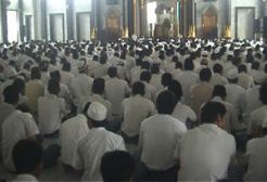Ingin lulus UN, 17 ribu pelajar gelar istigosah