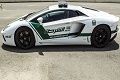 Polisi Dubai patroli...