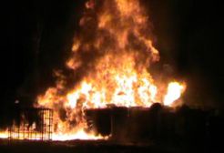 Karena puntung rokok, gudang penimbunan BBM terbakar