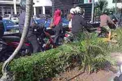 Hindari macet, ratusan bikers naiki trotoar Kemang