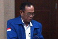 Digiring ke Rutan KPK, Iyus Djuher tebar senyuman