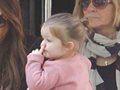 Ngupil putri Beckham tambah unyu-unyu