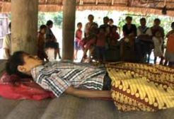 Nenek tak beri uang, bocah SD nekat gantung diri