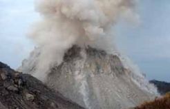 Gunung Rokatenda kembali meletus
