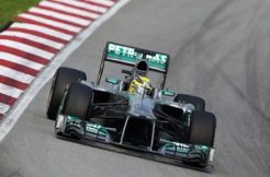 Mercedes pecundangi Red Bull di sesi kualifikasi