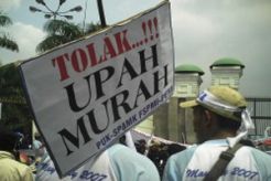 KSPI minta upah buruh naik 50% tahun depan