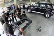 Pemasok komponen mobil Esemka mundur