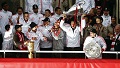 Skuad Bayern pamer 3 trofi di pusat kota