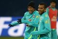 Alves: Sulit untuk memilih antara Neymar dan Messi