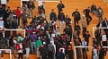 Bentrok dengan polisi, seorang fans Lanus tewas ditusuk