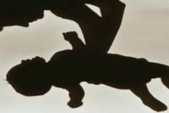 Diduga dibunuh, bayi tewas dalam tempayan