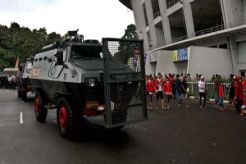 Pengamanan sepak bola Indonesia seperti sedang perang