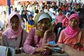 Bagikan BLSM di pelosok, harus gunakan pesawat & kuda