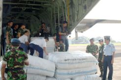 2 pesawat siap dropping  logistik untuk korban gempa