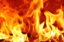 Ruang tamu terbakar, 2 tewas & 3 luka-luka