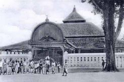 Hilangnya tradisi bom & dung di Masjid Kauman