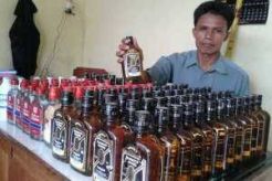 180 botol miras dan ratusan petasan disita polisi